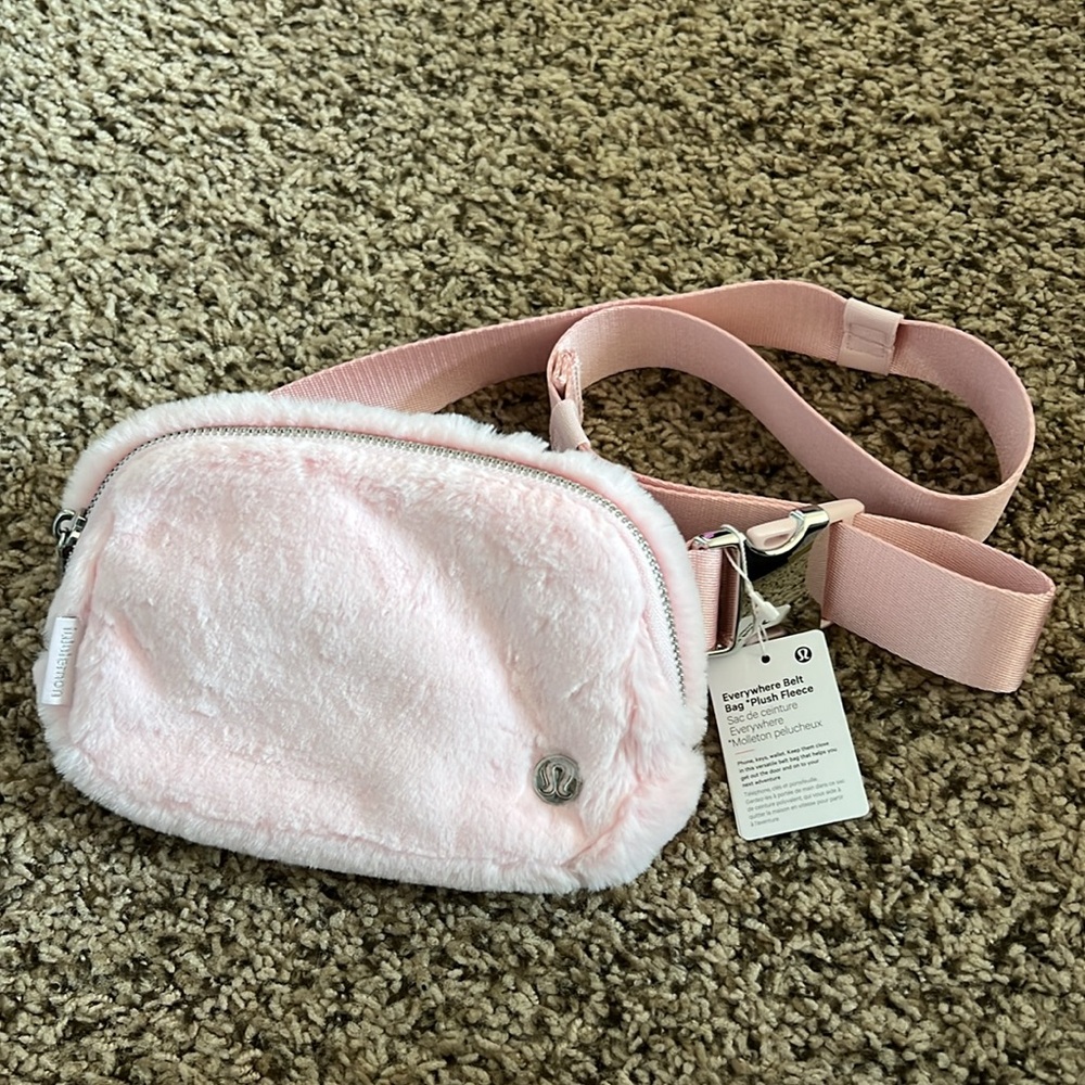 lululemon athletica plush fleece belt bag